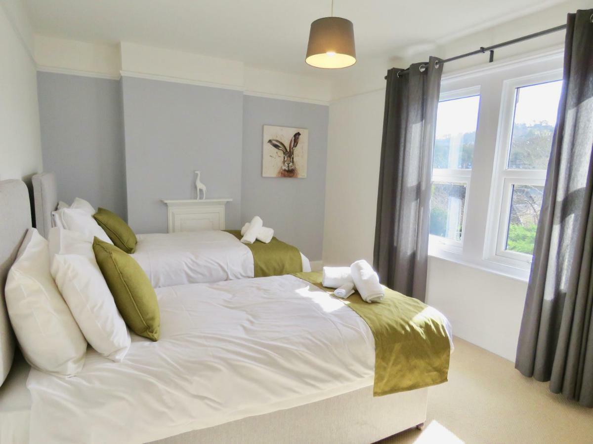 Lyndale House - Exclusive Use, Self Catering, Fpventures Stroud Villa Stroud  Exterior foto