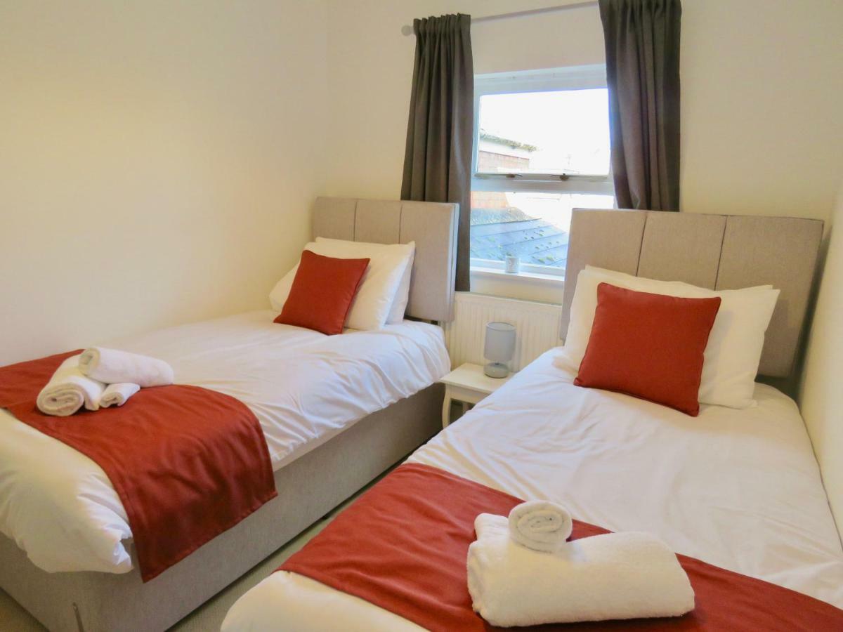 Lyndale House - Exclusive Use, Self Catering, Fpventures Stroud Villa Stroud  Exterior foto