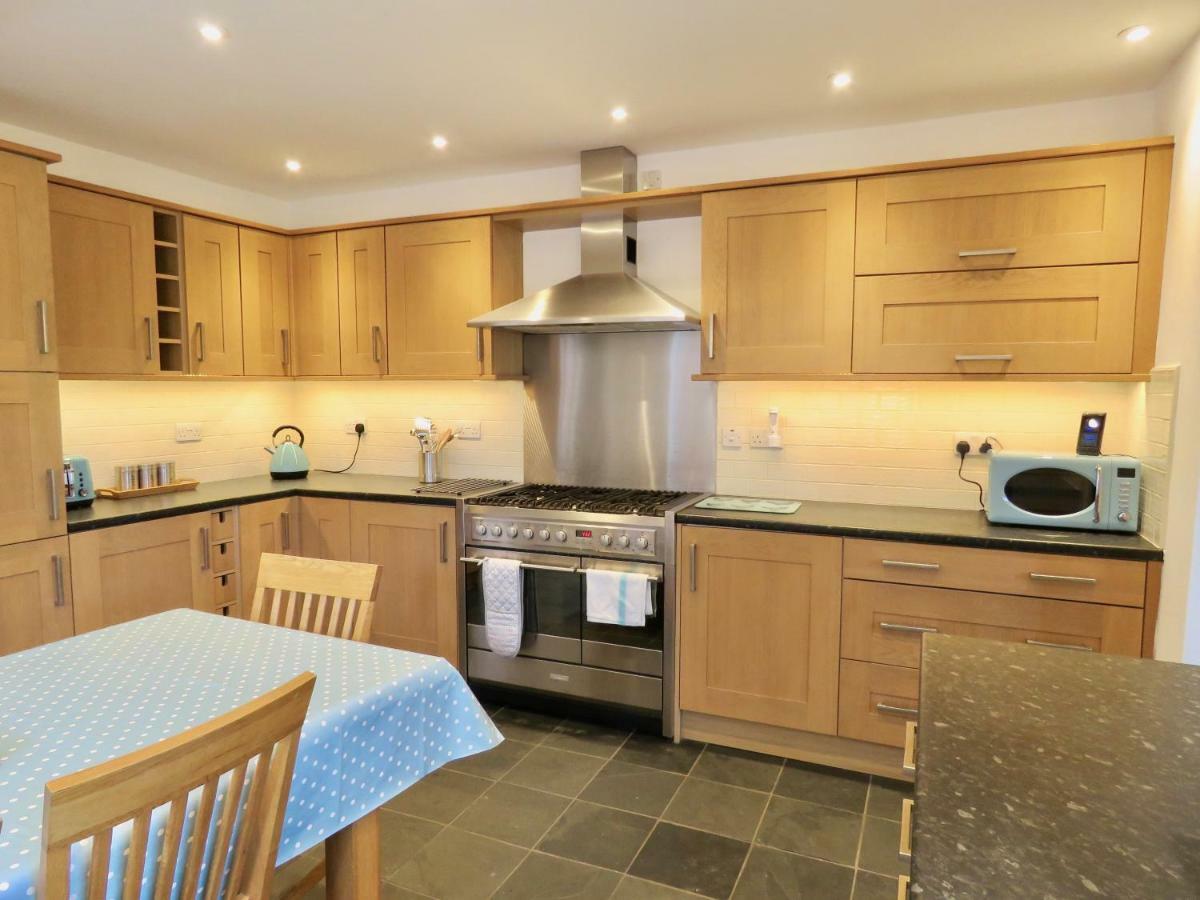 Lyndale House - Exclusive Use, Self Catering, Fpventures Stroud Villa Stroud  Exterior foto